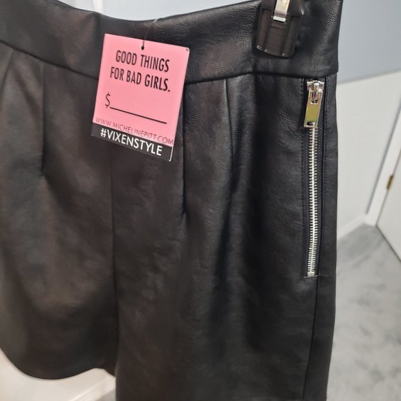 VIXEN by Micheline Pitt Good Things for Bad Girls Vegan Leather Black Shorts Med - Picture 4 of 11